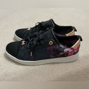 Ted Baker Size 9 Sneakers Black / Gold / Floral / Chic